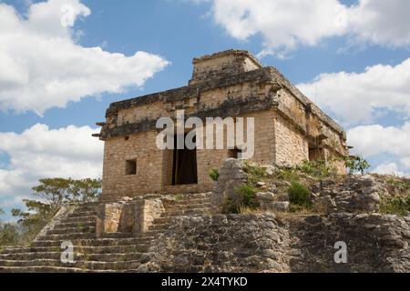 Struktur der Sieben Puppen, Maya Ruinen, Dzibilchaltun Archäologische Stätte, 700-800 AD, in der Nähe von Merida, Yucatan, Mexiko Stockfoto