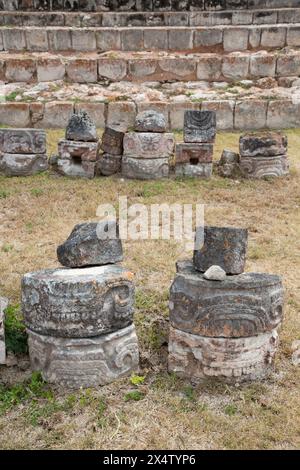 Geschnitzte Steine, Kabah Archäologische Stätte, Maya Ruinen, Puuc Stil, Yucatan, Mexiko Stockfoto