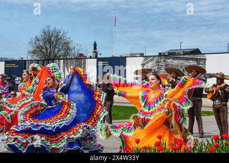 Ottawa, Kanada – 4. Mai 2024: Mexikanische Tänzer treten bei der Cinqo de Mayo-Feier auf dem Parliament Hill in Ottawa auf. Die Veranstaltung dauert zwei Tage und findet hauptsächlich auf dem Byward Market statt. Stockfoto