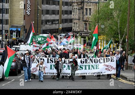 Edinburgh, Schottland, Großbritannien. Mai 2024. Der jährliche Edinburgh and Lothians May Day march beginnt an der Johnston Terrace und führt dann die Royal Mile hinunter zum Pleasance, wo es eine Kundgebung, Musik und Stände mit verschiedenen Aktivistengruppen gibt. Pro-palästinensischer marsch im Pleasance. Quelle: Craig Brown/Alamy Live News Stockfoto