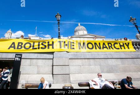 London, England, Großbritannien. Mai 2024. Die Anti-Monarchie-Gruppe Republic inszeniert einen Protest auf dem Trafalgar Square am ersten Jahrestag der Krönung von König Karl III. (Credit Image: © Tayfun Salci/ZUMA Press Wire) NUR REDAKTIONELLE VERWENDUNG! Nicht für kommerzielle ZWECKE! Quelle: ZUMA Press, Inc./Alamy Live News Stockfoto