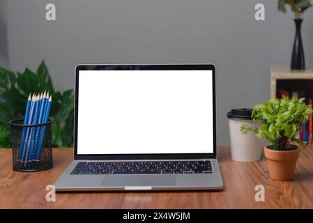 Modellerstellung Computer Laptop leerer weißer Bildschirm Stockfoto