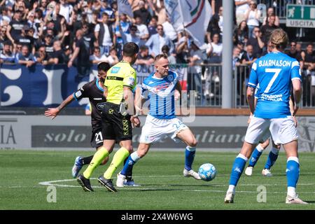 Brixia, Italien. Mai 2024. Lorenzo Maria Dickmann vom Brescia Calcio FC während des italienischen Fußballspiels der Serie B zwischen Brescia Calcio FC und Calcio Lecco 1912 im Mario Rigamonti Stadion am 5. Mai 2024 in Brixia, Italien. Quelle: Unabhängige Fotoagentur/Alamy Live News Stockfoto