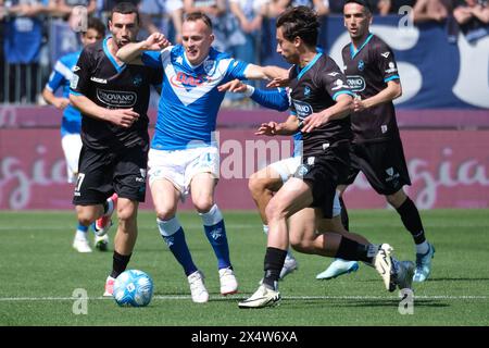 Brixia, Italien. Mai 2024. Lorenzo Maria Dickmann vom Brescia Calcio FC während des italienischen Fußballspiels der Serie B zwischen Brescia Calcio FC und Calcio Lecco 1912 im Mario Rigamonti Stadion am 5. Mai 2024 in Brixia, Italien. Quelle: Unabhängige Fotoagentur/Alamy Live News Stockfoto