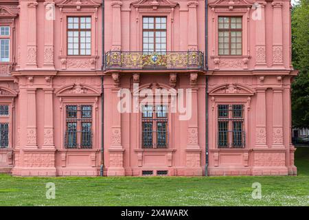 Fassade des Kurfürstlichen Schlosses Mainz, ein wichtiges Beispiel der Renaissance-Architektur in Deutschland. Stockfoto