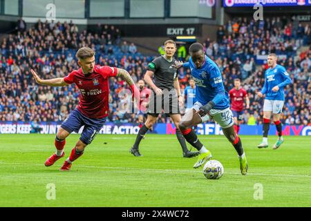 Glasgow, Großbritannien. Mai 2024. Rangers FC spielt Kilmarnock FC im schottischen Premiership-Spiel im Ibrox Stadium, Heimstadion der Rangers, in Glasgow, Schottland. Das Spiel ist für beide Teams wichtig. Wenn die Rangers gewinnen, bleiben sie 3 Punkte hinter Celtic in der Liga, und wenn Kilmarnock gewinnt, kommen sie näher an die Qualifikation für das Spiel in europäischen Wettbewerben. Quelle: Findlay/Alamy Live News Stockfoto