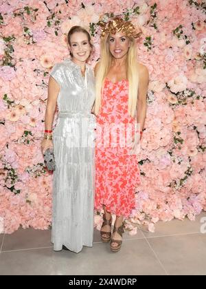 Gillian Hearst und Luciana Pampalone nehmen am 4. Mai 2024 an der Gillian Hearst Birthday Celebration und Kentucky Derby Party bei T-Squared Social in New York Teil. (Foto von David Warren /SIPA? USA) Credit: SIPA USA/Alamy Live News Stockfoto