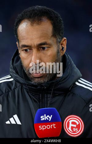 Gelsenkirchen, Deutschland, 2. Fussball Bundesliga Saison 2023 / 2024 31. Spieltag FC Schalke 04 - Fortuna Düsseldorf 1:1 am 27. 04. 2024 in der Veltins-Arena auf Schalke Trainer Daniel THIOUNE (F 95) Foto: Norbert Schmidt, Düsseldorf Stockfoto