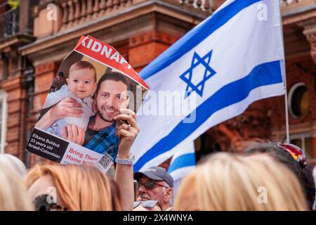 Botschaft von Katar, London, Großbritannien. Mai 2024. Eine Kundgebung vor der Botschaft von Katar, um die sofortige Freilassung der israelischen Geiseln zu fordern, die von der Hamas 212 Tage lang festgehalten wurden, und Katar zu drängen, seiner Verantwortung nachzukommen, um dieser unerträglichen Situation ein Ende zu bereiten. Foto: Amanda Rose/Alamy Live News Stockfoto