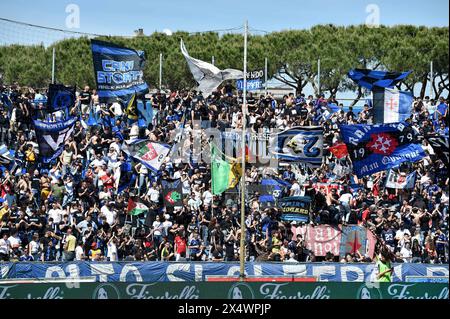 Pisa, Italien. Mai 2024. Fans von Pisa während Pisa SC vs. FC Sudtirol, italienisches Fußball-Spiel der Serie B in Pisa, Italien, 04. Mai 2024 Credit: Independent Photo Agency/Alamy Live News Stockfoto