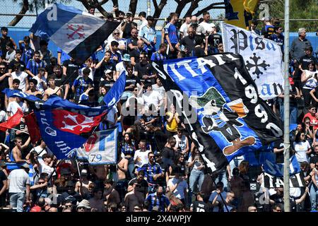 Pisa, Italien. Mai 2024. Fans von Pisa während Pisa SC vs. FC Sudtirol, italienisches Fußball-Spiel der Serie B in Pisa, Italien, 04. Mai 2024 Credit: Independent Photo Agency/Alamy Live News Stockfoto