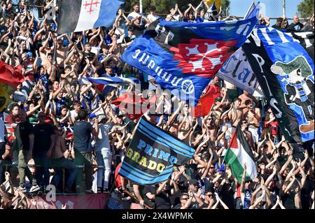 Pisa, Italien. Mai 2024. Fans von Pisa während Pisa SC vs. FC Sudtirol, italienisches Fußball-Spiel der Serie B in Pisa, Italien, 04. Mai 2024 Credit: Independent Photo Agency/Alamy Live News Stockfoto