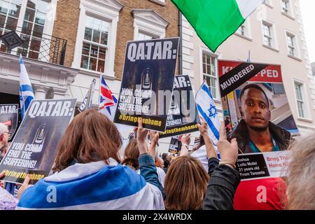 Botschaft von Katar, London, Großbritannien. Mai 2024. Eine Kundgebung vor der Botschaft von Katar, um die sofortige Freilassung der israelischen Geiseln zu fordern, die von der Hamas 212 Tage lang festgehalten wurden, und Katar zu drängen, seiner Verantwortung nachzukommen, um dieser unerträglichen Situation ein Ende zu bereiten. Foto: Amanda Rose/Alamy Live News Stockfoto