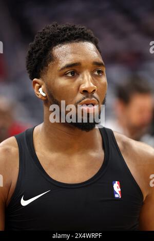 Cleveland, Usa. Mai 2024. Cleveland Cavaliers Guard Donovan Mitchell (45) wärmt sich auf, bevor die Cavaliers das 7. Spiel der Eastern Conference gegen die Orlando Magic im Rocket Mortgage Fieldhouse in Cleveland, Ohio, am Sonntag, 5. Mai 2024 eröffnen. Foto: Aaron Josefczyk/UPI Credit: UPI/Alamy Live News Stockfoto