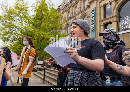 Leeds, Großbritannien. MAI 2024. Während sich Demonstranten vor der Kunstgalerie in Leeds versammelten, um gegen den CASS-Bericht über die medizinische Behandlung von Transgender-Kindern und jungen Erwachsenen zu protestieren, nahmen an der Demonstration etwa 250 Personen Teil, darunter mehrere „Auditoren“ unter der Leitung des beliebten youtubers Marti Blagborough, die Stimmung war extrem angespannt, es wurden jedoch keine Festnahmen vorgenommen. Credit Milo Chandler/Alamy Live News Stockfoto