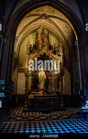 Seitenkapelle der Kirche de Krijiberg Franziskus Xavier in Amsterdam, Niederlande. Stockfoto
