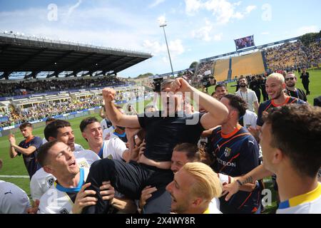 Fabio Pecchia Coach (Parma) beim Spiel der italienischen Serie B zwischen Parma 1-1 Cremonese im Ennio Tardini Stadium am 5. Mai 2024 in Parma, Italien. Quelle: Maurizio Borsari/AFLO/Alamy Live News Stockfoto