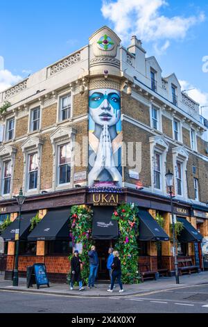 London, Großbritannien - 29. April 2024: Ukai japanese Bar Restaurant in Notting Hill an der Kreuzung von Portobello und Lancaster Road Stockfoto