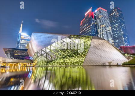 Guangzhou, 3. April 2021: Die Oper Guangzhou wurde von der Architektin Zaha Hadid erbaut und ist eines der sieben neuen Wahrzeichen Stockfoto