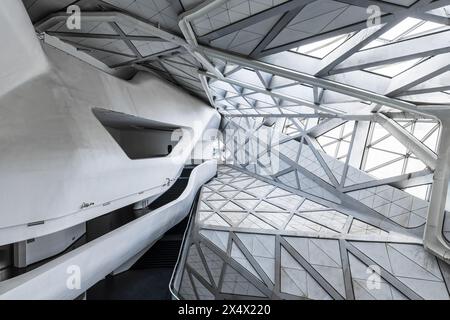 Guangzhou, 3. April 2021: Die Oper Guangzhou wurde von der Architektin Zaha Hadid erbaut und ist eines der sieben neuen Wahrzeichen Stockfoto