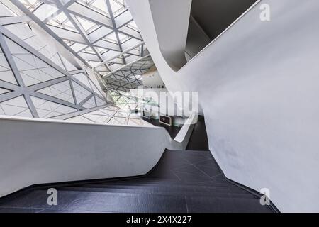 Guangzhou, 3. April 2021: Die Oper Guangzhou wurde von der Architektin Zaha Hadid erbaut und ist eines der sieben neuen Wahrzeichen Stockfoto