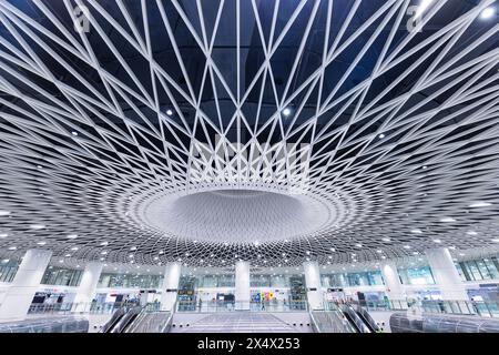 Shenzhen Metro Transit Architektur in der U-Bahn-Station Gangxia North in Shenzhen, China Stockfoto