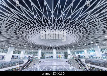 Shenzhen Metro Transit Architektur in der U-Bahn-Station Gangxia North in Shenzhen, China Stockfoto