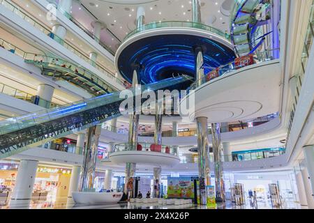 Shenzhen – 11. April 2021: Longgang Wanda Plaza befindet sich im Longgang District, Shenzhen. Stockfoto