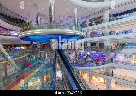 Shenzhen – 11. April 2021: Longgang Wanda Plaza befindet sich im Longgang District, Shenzhen. Stockfoto