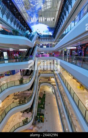 Shenzhen – 11. April 2021: Longgang Wanda Plaza befindet sich im Longgang District, Shenzhen. Stockfoto