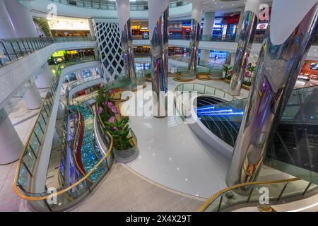 Shenzhen – 11. April 2021: Longgang Wanda Plaza befindet sich im Longgang District, Shenzhen. Stockfoto