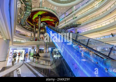 Shenzhen – 11. April 2021: Longgang Wanda Plaza befindet sich im Longgang District, Shenzhen. Stockfoto