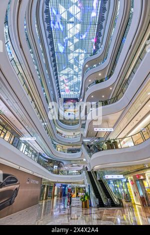 Shenzhen – 11. April 2021: Longgang Wanda Plaza befindet sich im Longgang District, Shenzhen. Stockfoto