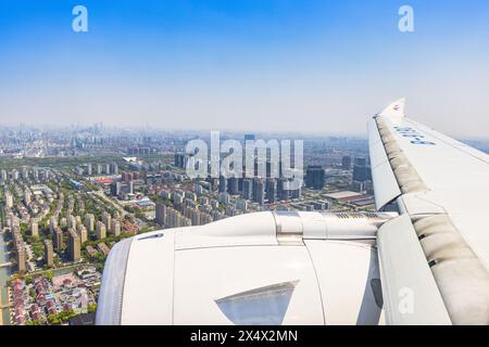 COMAC C919 von China Eastern am Flughafen Shanghai Hongqiao in China im April 2024 Stockfoto