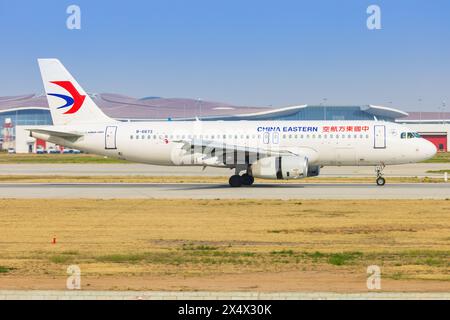 Airbus A320 von China Eastern am Flughafen Shanghai Hongqiao in China im April 2024 Stockfoto