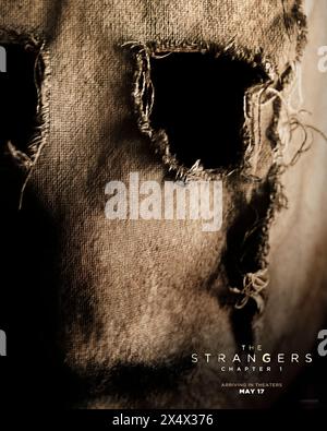 The Strangers: Kapitel 1 (2024) von Renny Harlin mit Madelaine Petsch, Rachel Shenton und Gabriel Basso. Ein junges Paar fährt durchs Land zu einem Neuanfang; leider haben sie keine andere Wahl, als in einer abgelegenen Airbnb in Oregon einen Halt zu machen und eine Nacht des Terrors gegen drei maskierte Fremde zu ertragen. Werbeplakat ***NUR REDAKTIONELLE VERWENDUNG***. Quelle: BFA/Lionsgate Stockfoto