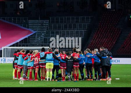 Zürich, Schweiz. April 2024. Zürich, Schweiz, 5. April 2024: Teamhuddle der Schweiz nach ihrem Sieg beim UEFA Womens European Qualifiers Fußball Spiel zwischen der Schweiz und der Türkei im Letzigrund Stadion in Zürich. (Daniela Porcelli/SPP) Credit: SPP Sport Press Photo. /Alamy Live News Stockfoto