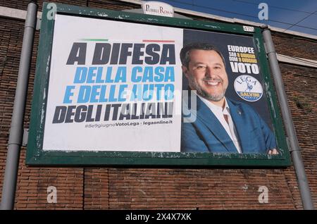 Rom, Italien. Mai 2024. Ein Wahlplakat von Matteo Salvini ist am 5. Mai 2024 in einer Straße in Rom zu sehen. (Foto: Elisa Gestri/SIPA USA) Credit: SIPA USA/Alamy Live News Stockfoto