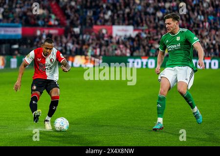 Rotterdam, Niederlande. Mai 2024. Rotterdam - Igor Paixao aus Feyenoord, Damian van der Haar aus PEC Zwolle während des Eredivisie-Spiels zwischen Feyenoord und PEC Zwolle im Stadion Feijenoord de Kuip am 2. Mai 2024 in Rotterdam, Niederlande. Credit: Box to Box Pictures/Alamy Live News Stockfoto