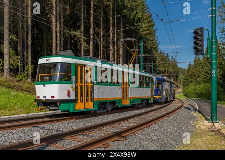 Neues Straßenbahngleis nach grossem Umbau zwischen Liberec und Jablonec CZ 05 02 2024 Stockfoto