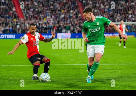 Rotterdam, Niederlande. Mai 2024. Rotterdam - Igor Paixao aus Feyenoord, Damian van der Haar aus PEC Zwolle während des Eredivisie-Spiels zwischen Feyenoord und PEC Zwolle im Stadion Feijenoord de Kuip am 2. Mai 2024 in Rotterdam, Niederlande. Credit: Box to Box Pictures/Alamy Live News Stockfoto