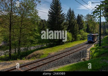 Neues Straßenbahngleis nach grossem Umbau zwischen Liberec und Jablonec CZ 05 02 2024 Stockfoto