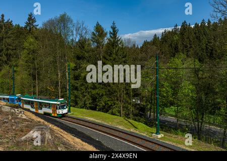 Neues Straßenbahngleis nach grossem Umbau zwischen Liberec und Jablonec CZ 05 02 2024 Stockfoto