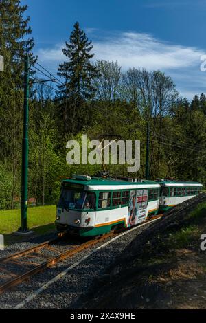 Neues Straßenbahngleis nach grossem Umbau zwischen Liberec und Jablonec CZ 05 02 2024 Stockfoto