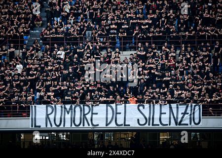 Mailand, Italien. Mai 2024. AC Mailand' Fans-Coreografie während des italienischen Fußballspiels der Serie A AC Mailand gegen Genua im San Siro Stadion Credit: Piero Cruciatti/Alamy Live News Stockfoto