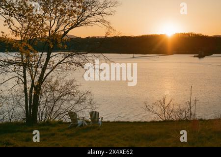 Sonnenuntergang über dem Hudson River von Rhinecliff in der Nähe von Rhinebeck, New York Stockfoto