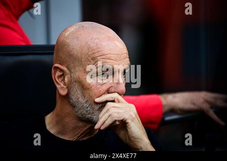 Mailand, Italien. Mai 2024. Der italienische Trainer des AC Mailand Stefano Pioli sieht beim italienischen Fußballspiel der Serie A AC Mailand gegen Genua im San Siro Stadion an. Credit: Piero Cruciatti/Alamy Live News Stockfoto