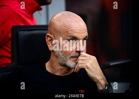 Mailand, Italien. Mai 2024. Der italienische Trainer des AC Mailand Stefano Pioli sieht beim italienischen Fußballspiel der Serie A AC Mailand gegen Genua im San Siro Stadion an. Credit: Piero Cruciatti/Alamy Live News Stockfoto