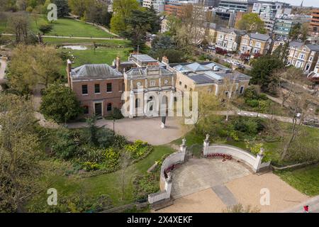 Aus der Vogelperspektive auf Pitzhanger Manor & Gallery, Walpole Park, Ealing, London, Großbritannien. Stockfoto