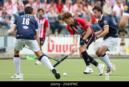 Brüssel, Belgien Mai 2024. Leopolds Gauthier Boccard kämpft um den Ball während eines Hockeyspiels zwischen dem Royal Leopold Club und Gantoise am Sonntag, den 5. Mai 2024, in Brüssel, einem Rückspiel im Halbfinale der Play-offs der belgischen Hockeymeisterschaft. BELGA PHOTO VIRGINIE LEFOUR Credit: Belga News Agency/Alamy Live News Stockfoto